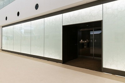 Laminated Washi Glass for an Office Reception